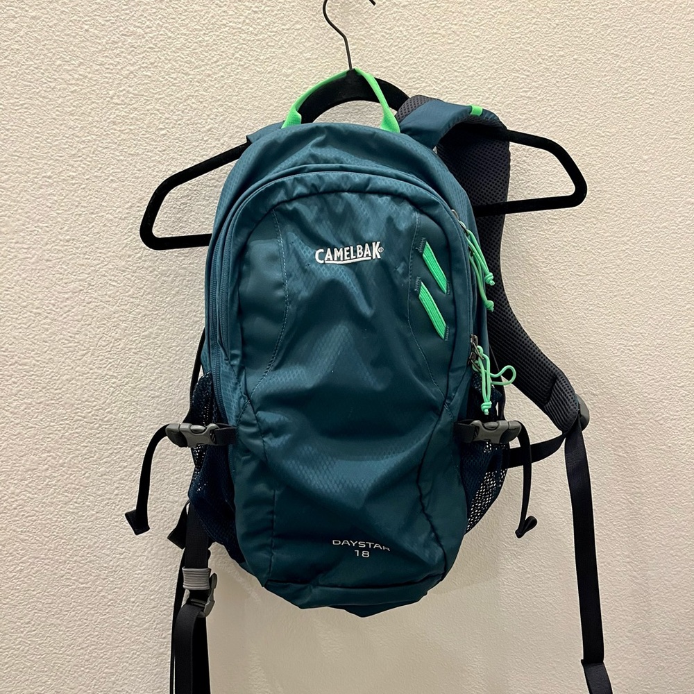 ✨HP!✨ Camelbak Daystar 18 2 liter hiking backpack